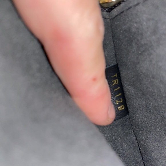 ❌SOLD❌ Authentic Louis Vuitton Double V Noir - Picture 9 of 9